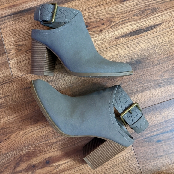 American Eagle Khaki Booties - Picture 1 of 7